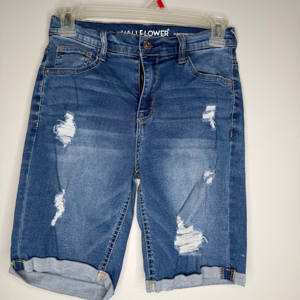 Wallflower Denim Shorts Womens Size 7 Blue Distressed Bermuda Stretch WFJ12042Q